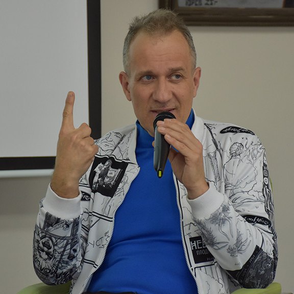 Роман Иванищев